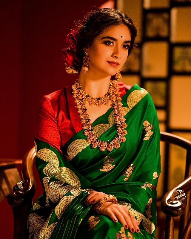 Keerthy Suresh Inspired Fashion and Style Trends Vintage Look In Green And Red Contrast With Golden Jewellery