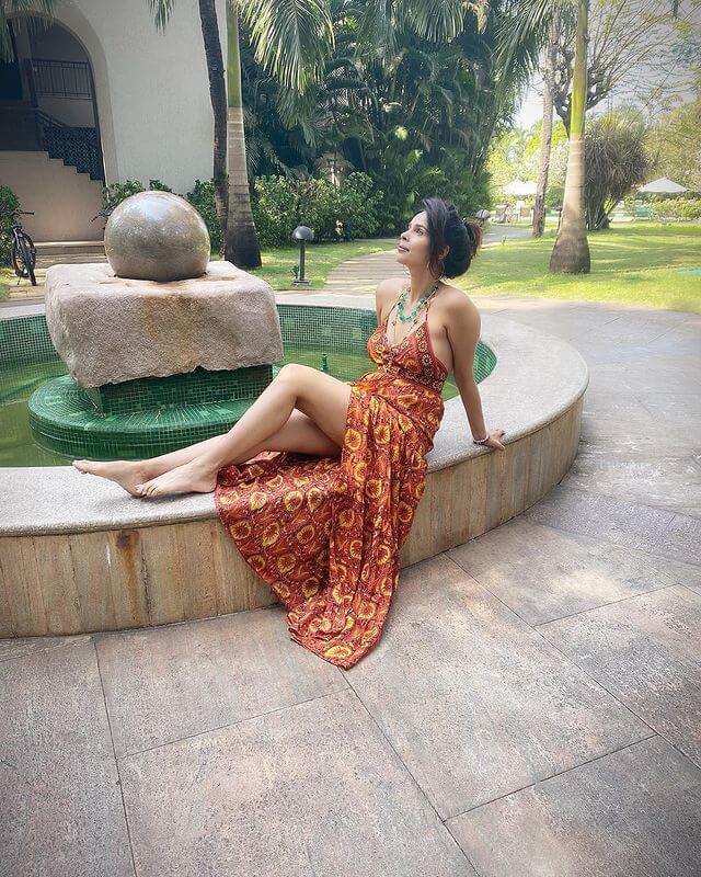 Welcome film Actress Mallika Sherawat in printed Strappy Dress