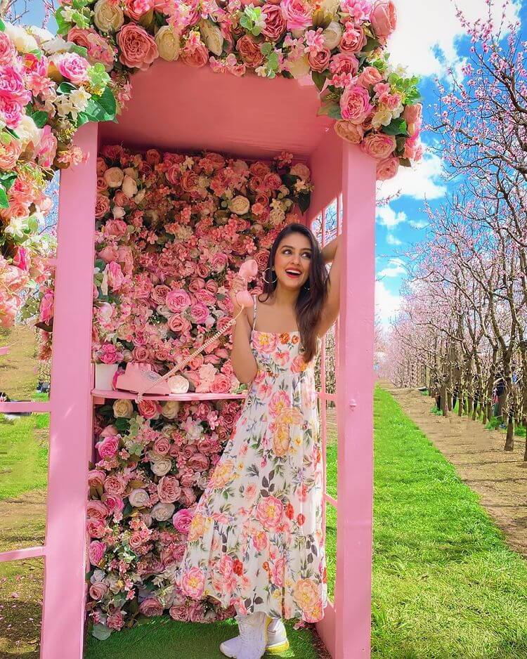 Aarti Chhabria's Stunning Looks And Outfits Wow... Flooded With Flowers And Colors