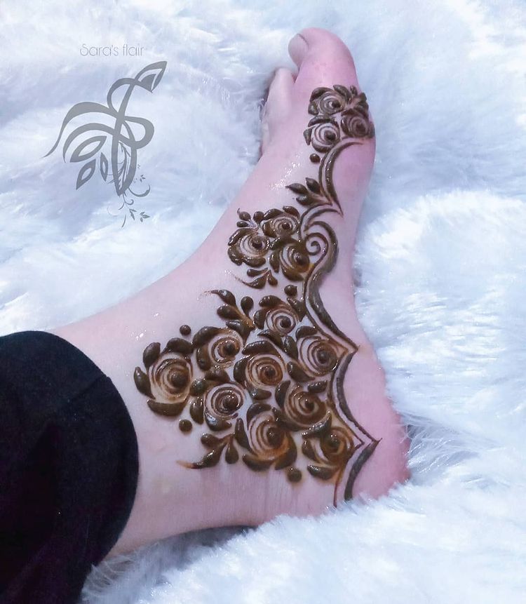3 Rose Bunch Side Feet Mehndi Design