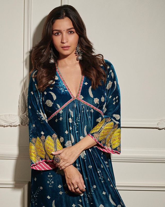  Alia Bhatt's Marvelous Look In Floral Printed Blue Outfit