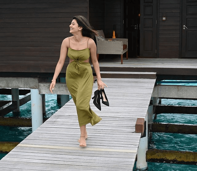 Anjali Arora Instagram Star, Latest Looks And Outfits Beachside Look Of Anjali Arora With Green Strappy Waist Cut Dress