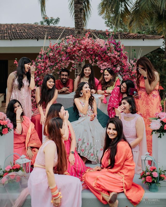 Beautiful Wow Photo With Bridesmaids On Her Wedding