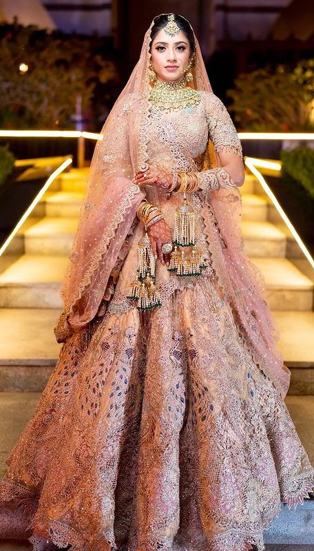 Athiya Shetty Lehenga: Athiya Shetty's wedding lehenga took 10,000 hours to  design; Here is every detail about her wedding attire - The Economic Times