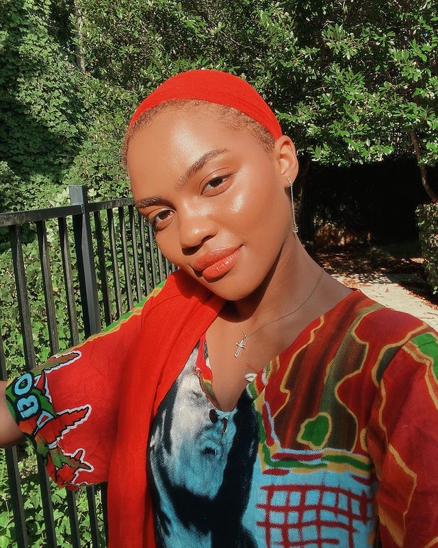 China Anne McClain In Printed Red Outfit Styled With Matching Red Scarf