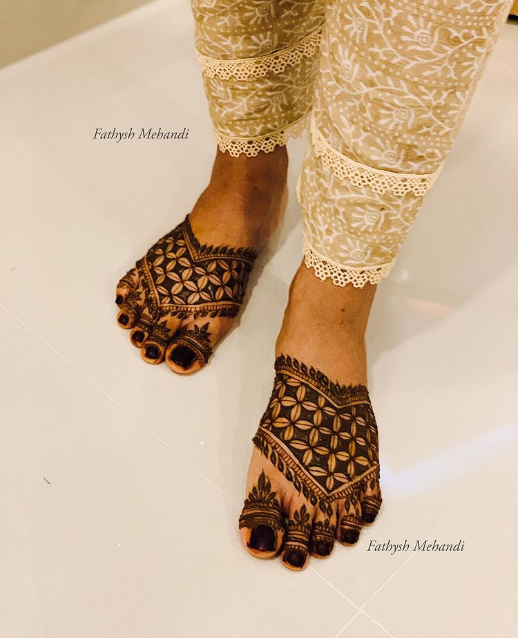 Classy And Offbeat Feet Mehndi Design