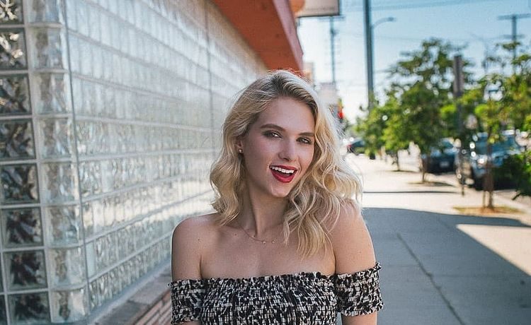 Claudia Lee - Outfits, Style, & Looks