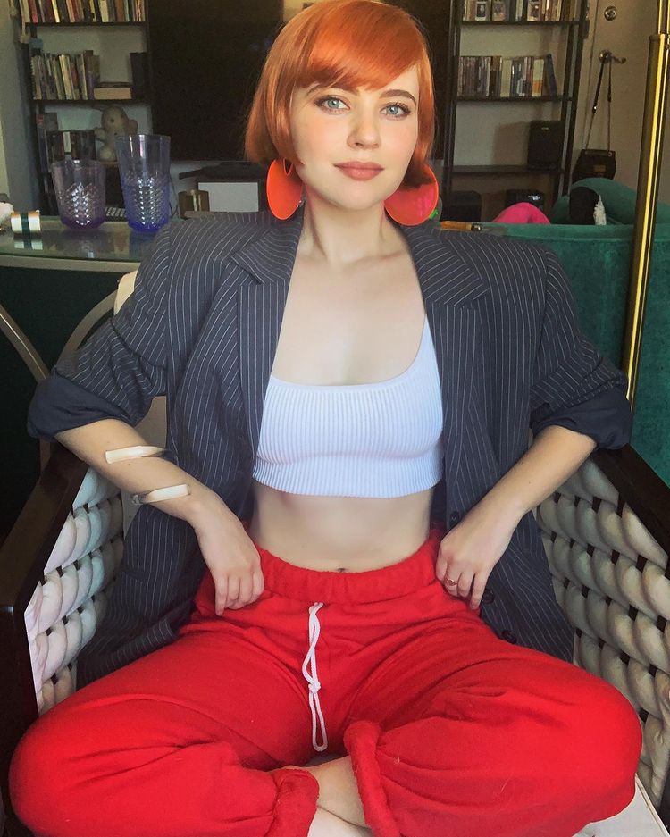 The Red Pants And Linings Chic Look Is Here