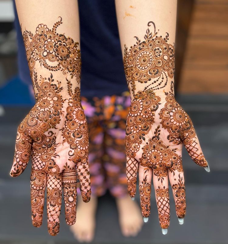 Miniature Art Of Henna Design