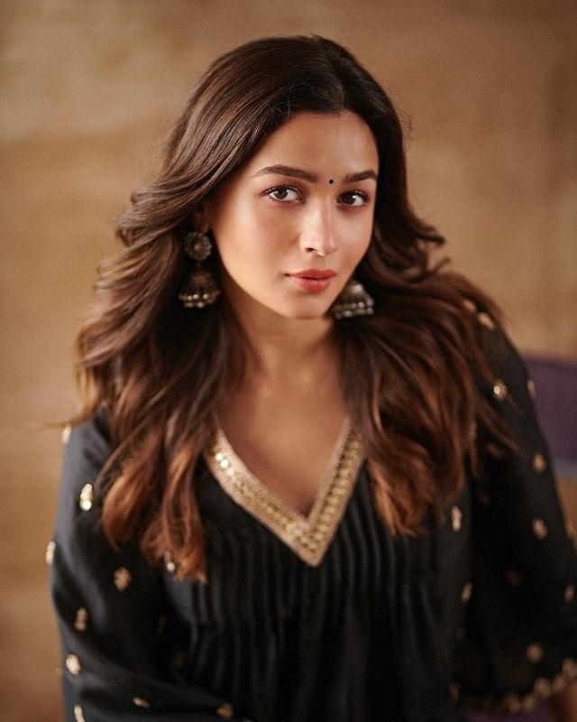OMG, The Breathtaking Look Of Alia Bhatt In Traditional Black Kurta