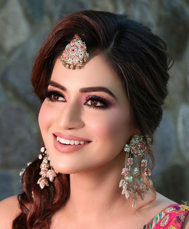 Pink Makeup Look For Bride With A Pink Outfit