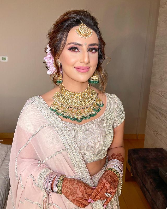 Photo of A bride in a white lehenga and subtle makeup for her wedding |  Bridal makeup images, Subtle makeup, Bridal makeup looks