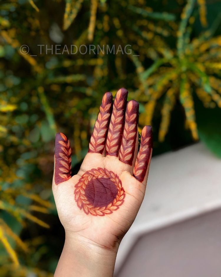Simplicity Is The Beauty Of This Stunning Round Mehndi Design