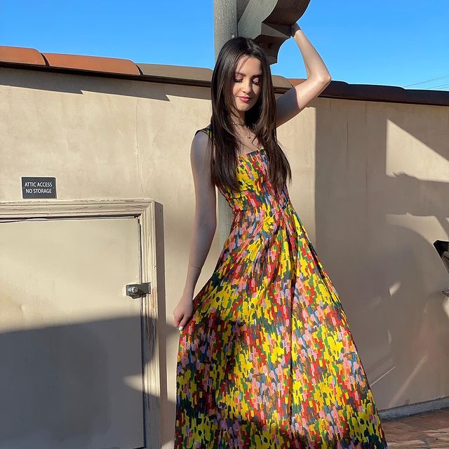 Stylish Laura In A Beautiful Long Outfit