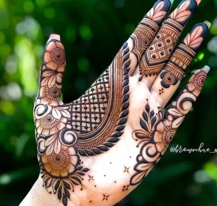 The Exquisite Art Of Modern Henna
