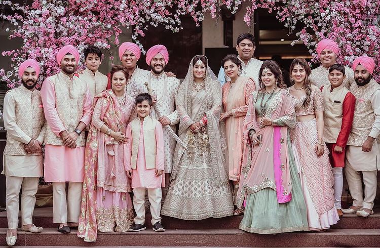 Indian Wedding Family Photos And Poses That You Must Bookmark