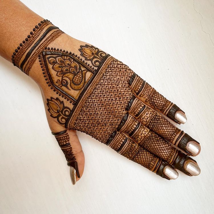 5 Trendy mehndi designs; make you fall in love with your hands | NewsTrack  English 1