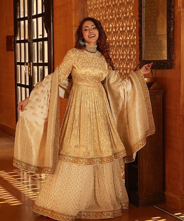 The Traditional Women, Jennifer Piccinato In Ivory And Gold Hue Ensemble