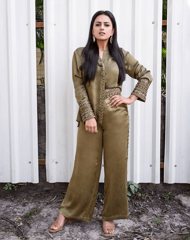Shraddha Srinath Fashion &amp; Style To Steal This Season Amazing Look In A Green Outfit With Brown Sandals