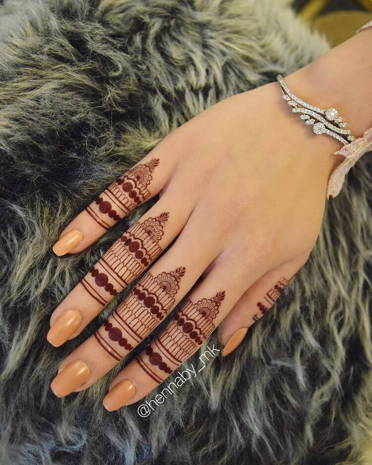 Beautiful and Elegant Finger Mehndi Design