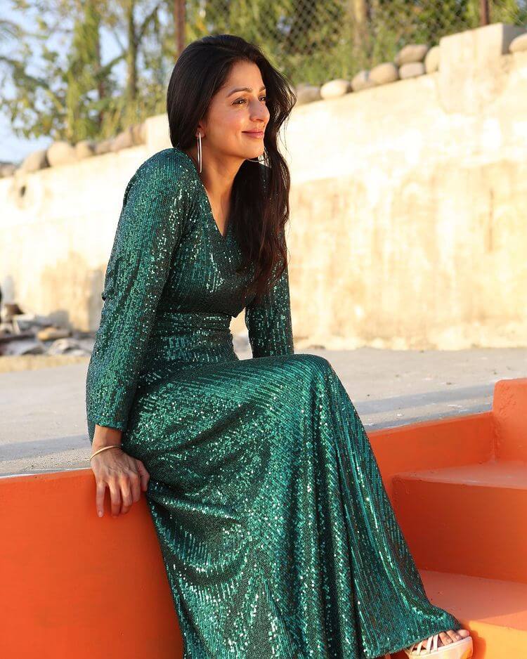 Bhumika Chawla Dresses, Ethnic Wear, Outfits Dazzles In Green Sequin Gown