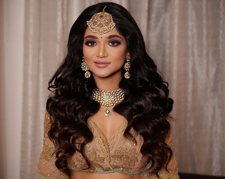 Glam Bridal Look In Heavy Jewelry With Heavy Matha Patti
