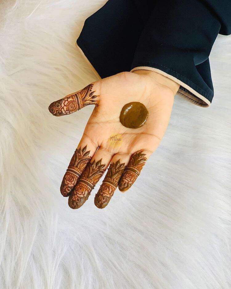 Glam Your Look With This Amazing Finger Mehndi Design 