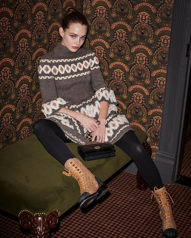 Winter! Snowing Winter! Let's Tie Up In Dark Warm Outfits