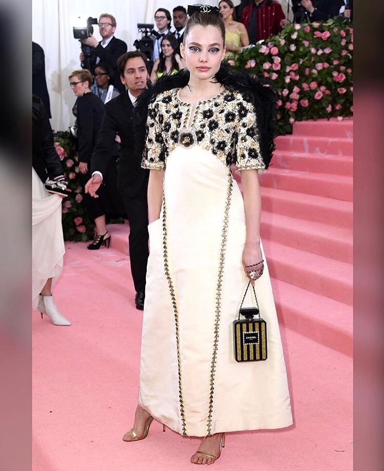 The Face Of The Channel, Spellbound By Her Look