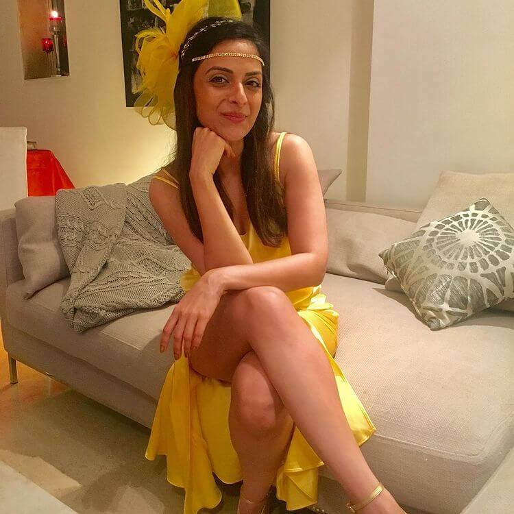 Kuch Tum Kaho Kuch Hum Chain, Movie Actress In Yellow Dress