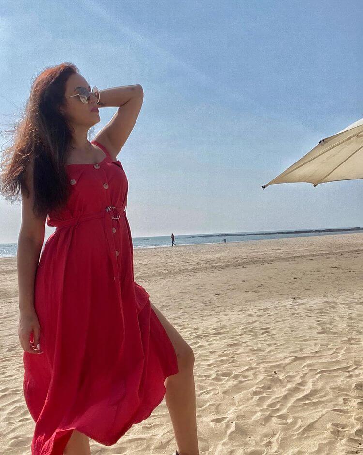 Maryam Zakaria Celebrity Fashion & Style Is Chilling At Beach In Red Mini Dress