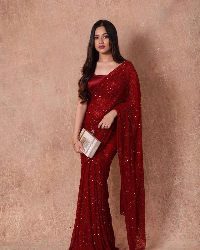 Social Media Star Jannat Looks Dreamy In This Red Hot Saree