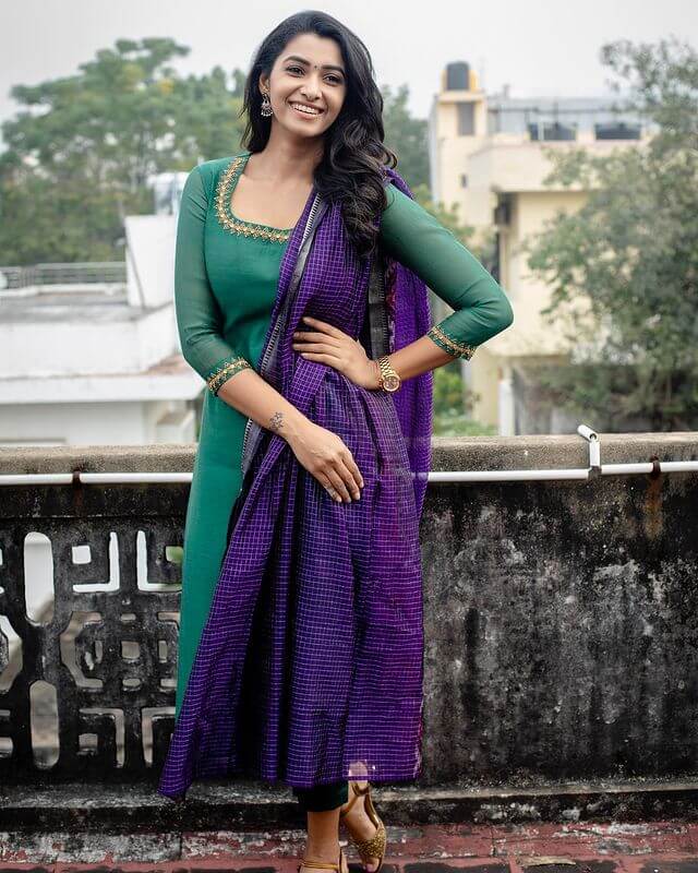 The Simple But Beautiful Look Of Priya In A Green Suit With A Purple Dupatta