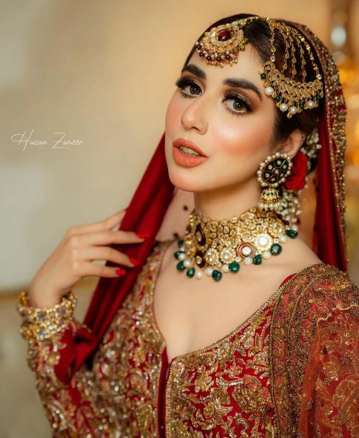 A Stylish Kudan-Meenakari Bridal Jewellery Set