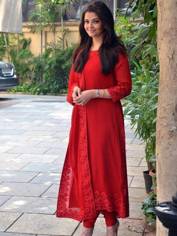 Aishwarya Looks More Pleasant When She Wears Red Suit