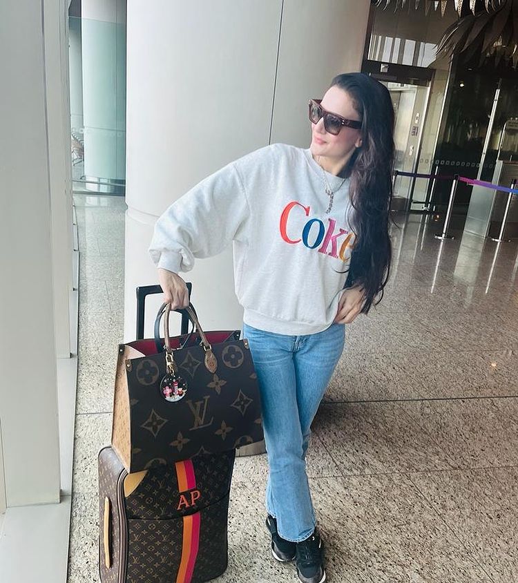 Ameesha Patel's Cool & Casual Look In White Sweat Shirt And Blue Denim Jeans