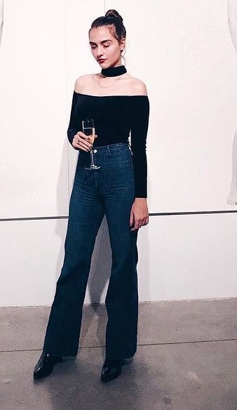 Babes Look In Black And Blue Combo Outfit In Breaking Internet