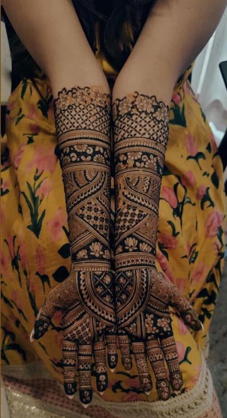 Beautiful Mehendi Design For Aishwaryas Hands
