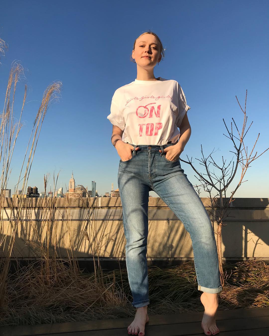 Dakota Fanning In Sassy Skin Fit Jeans 