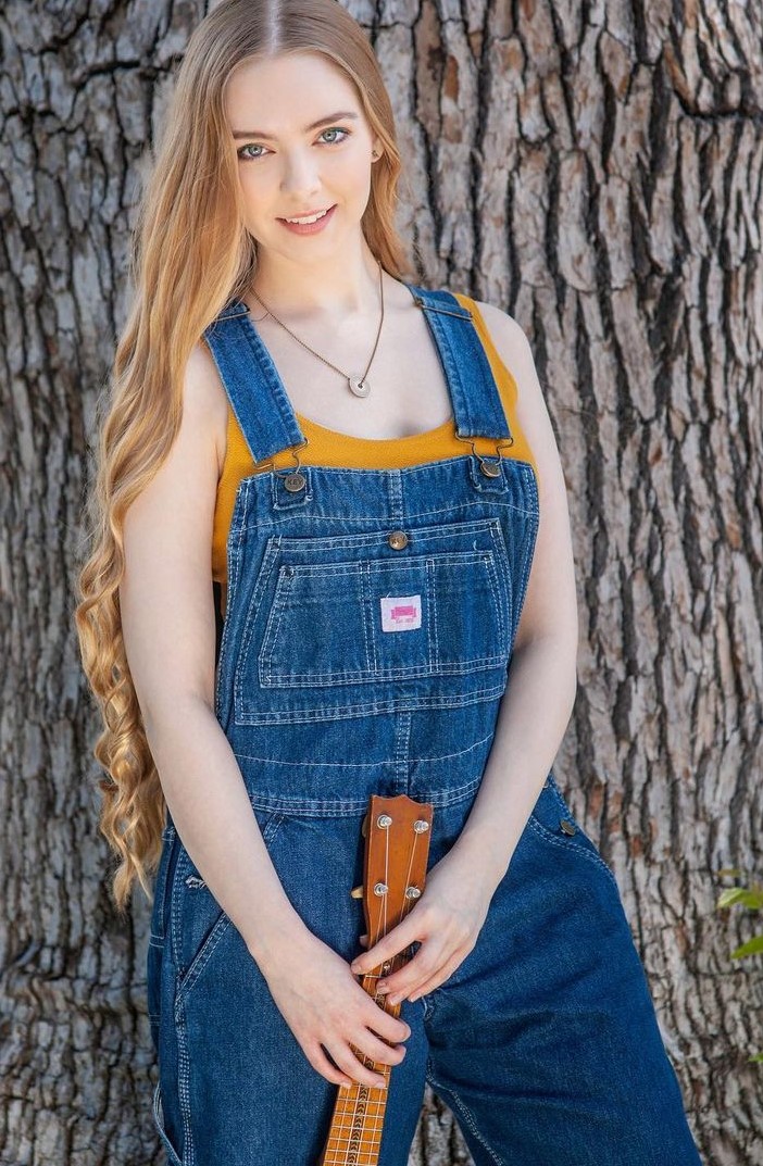 Darcy Slays The Comfy Look In A Dungaree And Orange Top