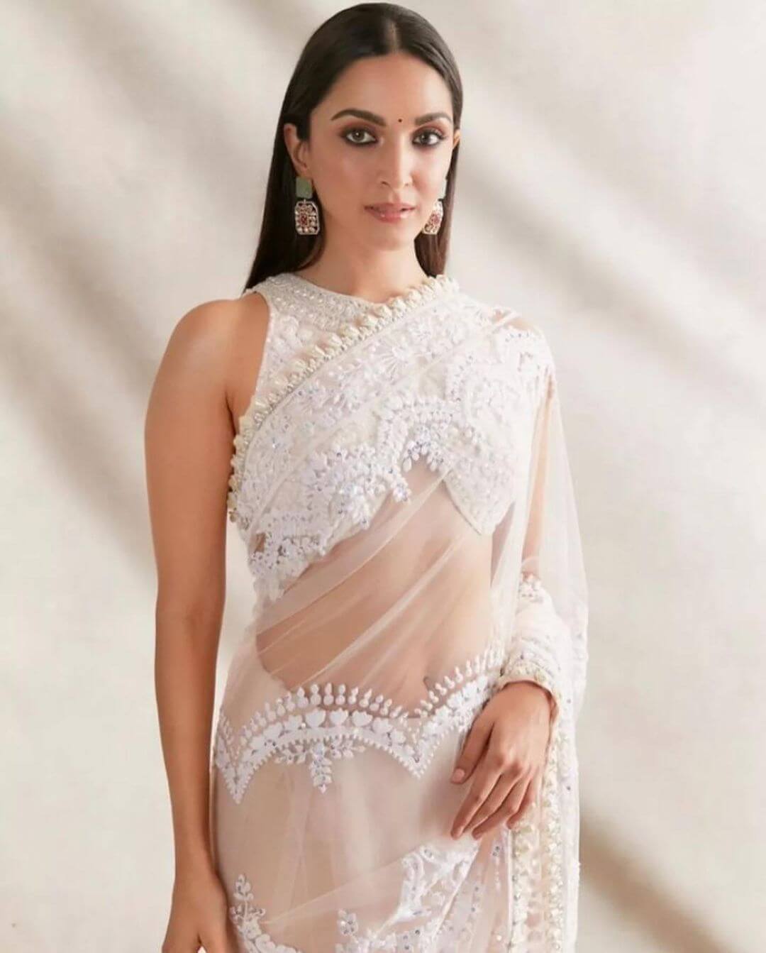 Kiara Advani's Classy And Adorable Look In Emebellishing White Saree Fashionable Outfits Inspired By Bollywood Divas