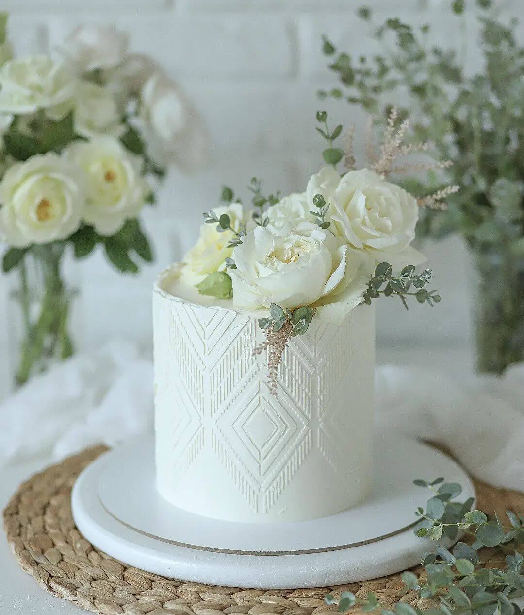 Fresh Flowers Beautiful Wedding Cake