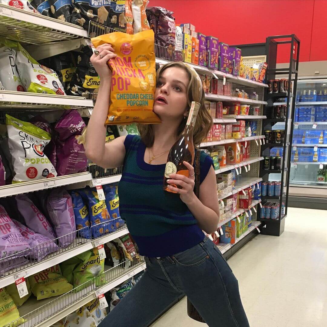 Kerris Dorsey's Look In Blue Stripped Sweater And Denim Jeans Is So Cool