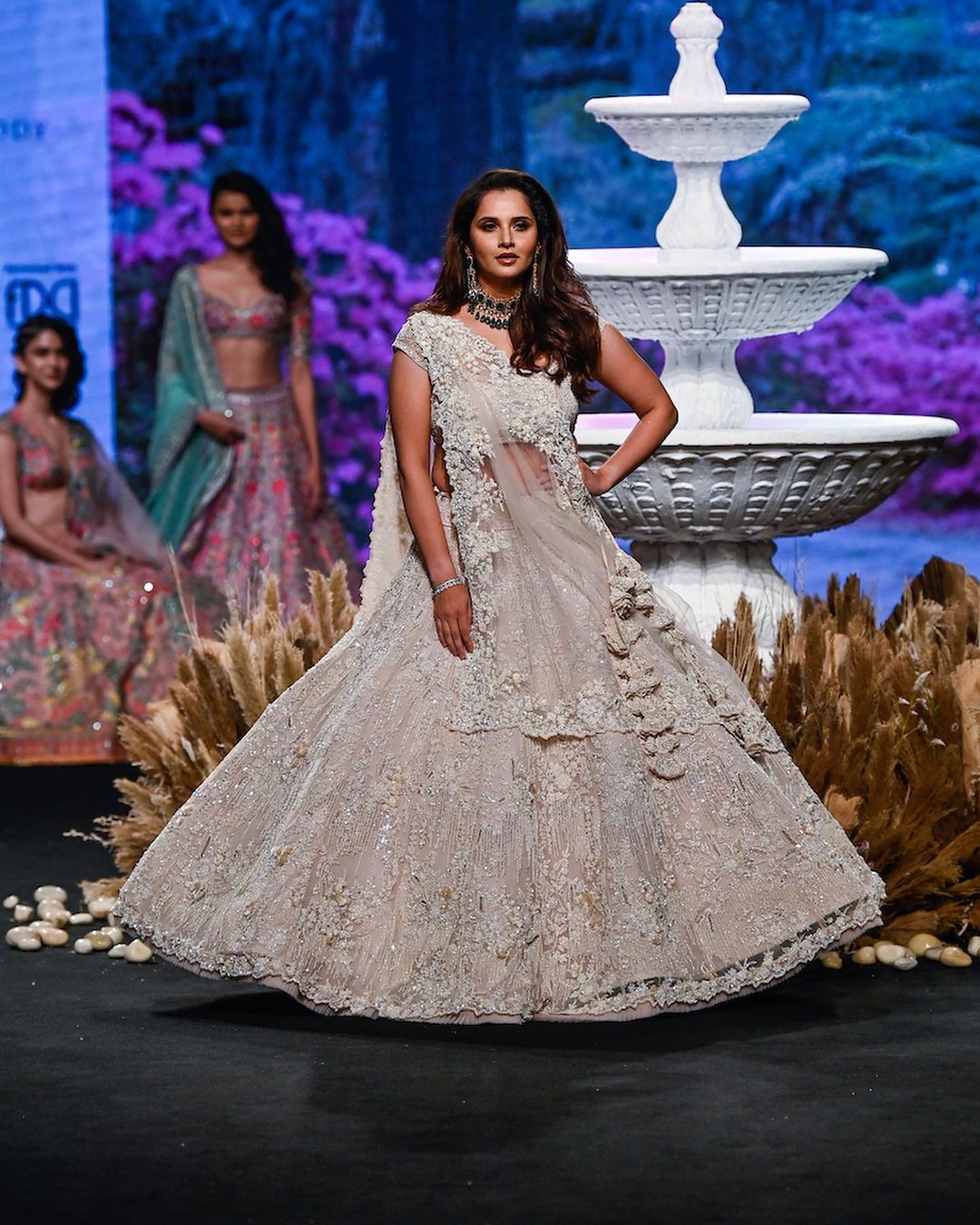 Lakme Fashion Week Bollywood Celebrities Spotted At The Runway - Glamorous Anushree In Fabulous Off-White Lehenga
