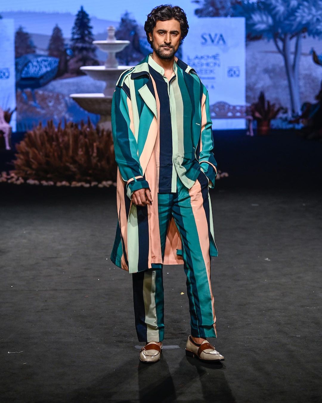 Lakme Fashion Week Bollywood Celebrities Spotted At The Runway - Kunal Kapoor's Stunning Look In multiColor Stipped Three-Piece Set