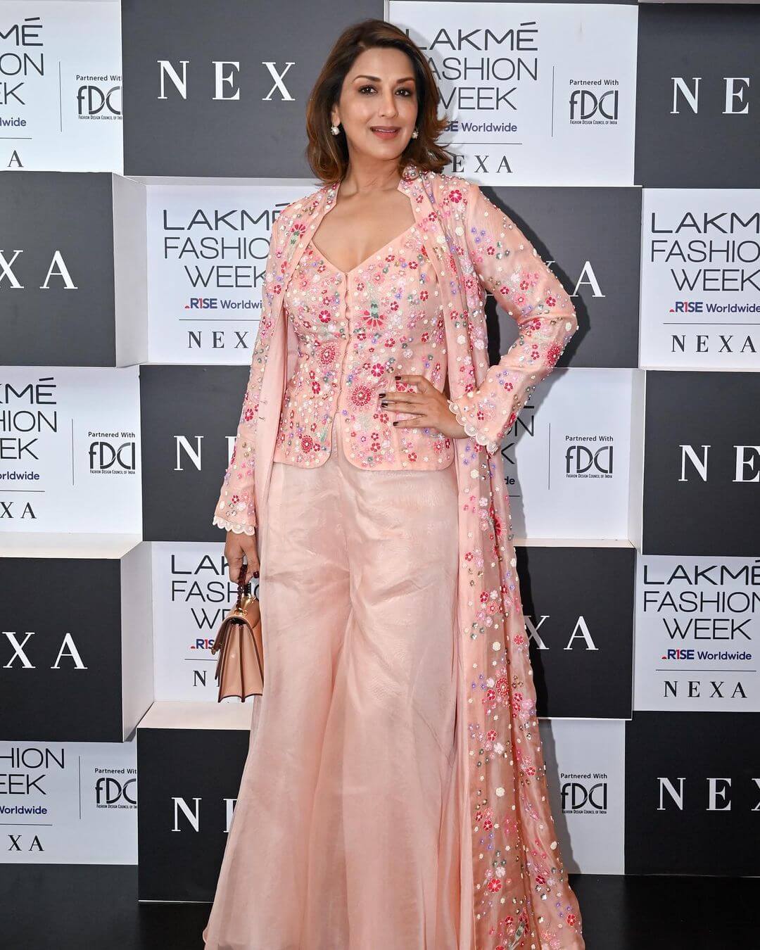 Lakme Fashion Week Bollywood Celebrities Spotted At The Runway - Sonali Bendre's Glossy Look In Beautiful Baby Pink Dress
