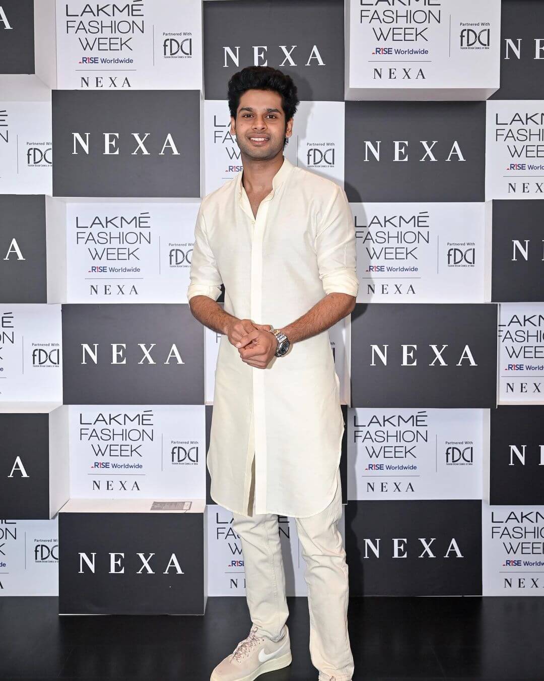 Lakme Fashion Week Bollywood Celebrities Spotted At The Runway - Abhimanyu Dasani Was Spotted In a White Kurta Pajama At Lakme Fashion Week