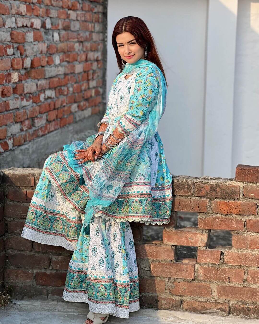 Avneet Kaur's Fabulous Look In Beautiful Printed Sharara Suit