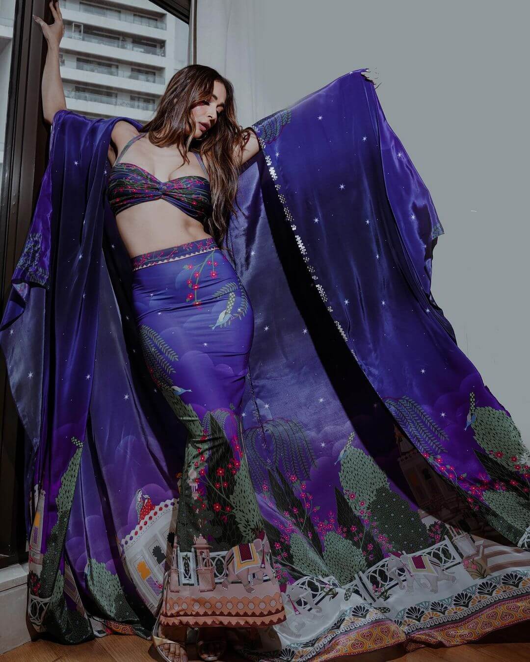 Make Your Look Attractive And Adorable With Bollywood Actresses - Glamorous Malaika In Beautiful Printed Dress