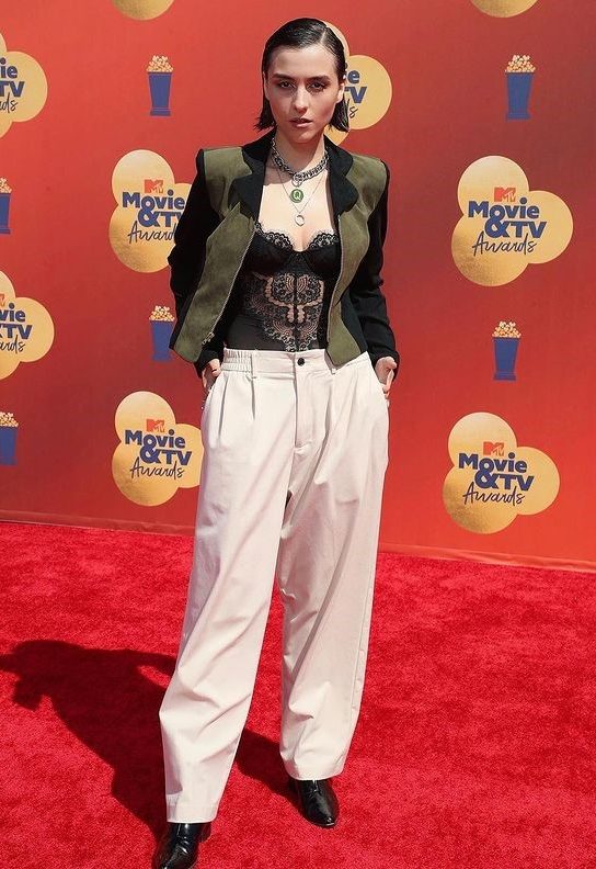 Stunning Red Carpet Look In Blck Bralette Top And Creamy Straight Pant